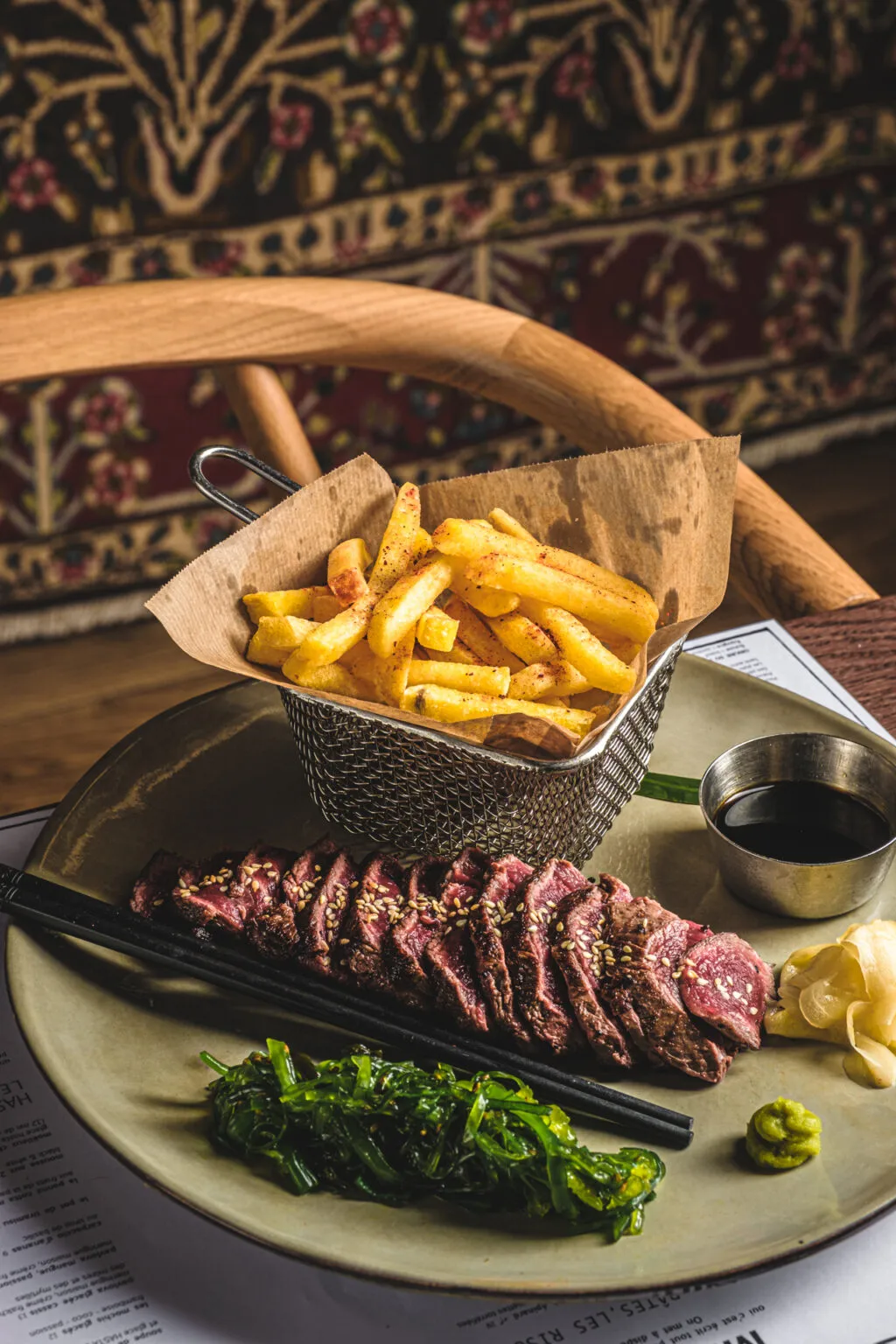 Filet de bœuf mi-cuit à la japonaise et frites